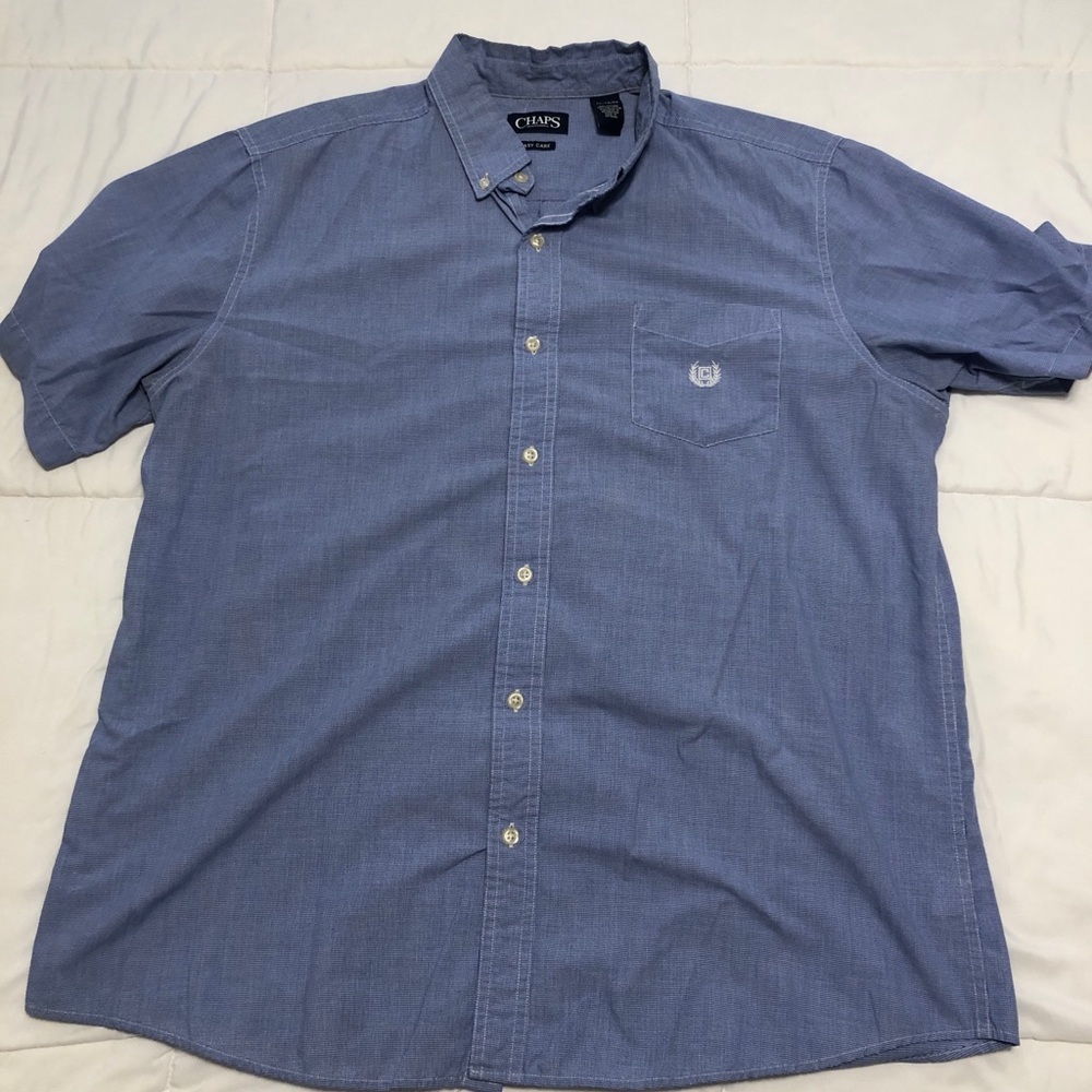 𝅺Mens button down shirt.